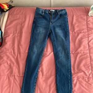 dark washed skinny jeans